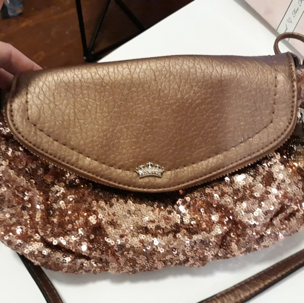 Gorgeous Rosegold Juicy Couture purse!